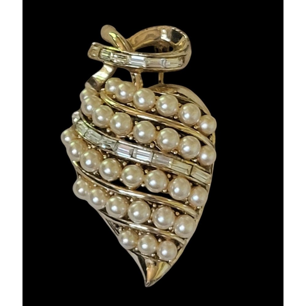 Coro Strawberry Faux Pearl Baguette Rhinestone Vintage Retro Brooch Gold Tone